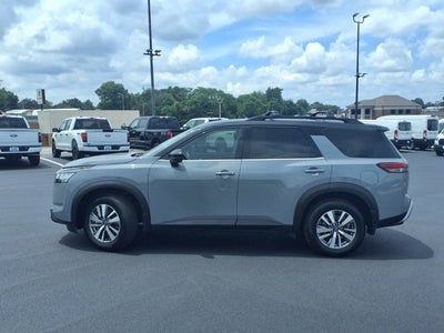 2022 Nissan Pathfinder SL