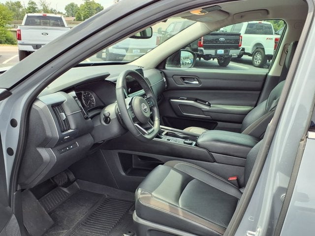 2022 Nissan Pathfinder SL