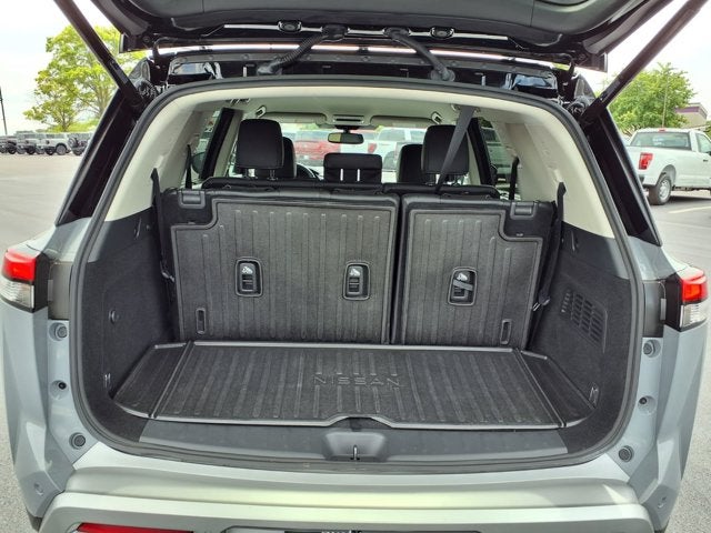 2022 Nissan Pathfinder SL