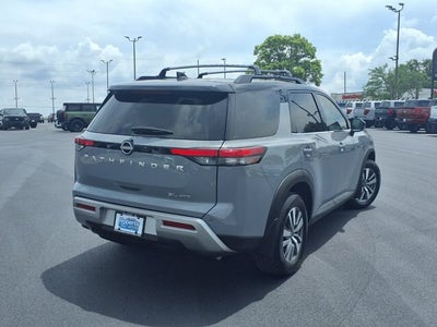 2022 Nissan Pathfinder SL