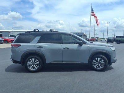 2022 Nissan Pathfinder SL