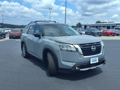 2022 Nissan Pathfinder SL